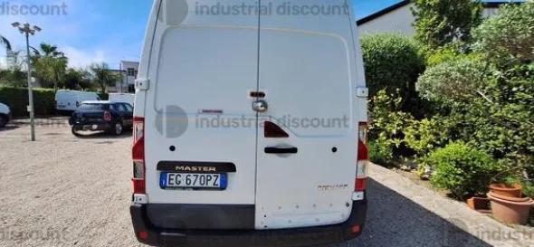 1#9332 Renault Master