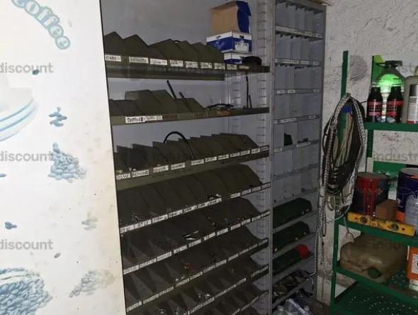 9#8861 Ricambi e attrezzature officina