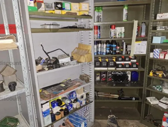 9#8861 Ricambi e attrezzature officina