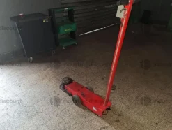 9#8861 Ricambi e attrezzature officina