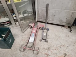 3#6900 Ricambie attrezzature per auto e ufficio