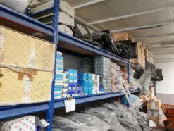 24#6268 Ricambi per auto e scaffalature