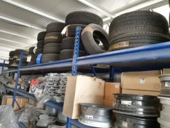 24#6268 Ricambi per auto e scaffalature