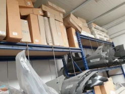 24#6268 Ricambi per auto e scaffalature