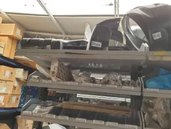 24#6268 Ricambi per auto e scaffalature