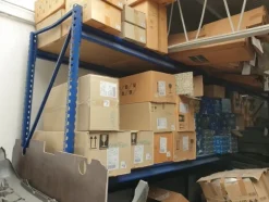 24#6268 Ricambi per auto e scaffalature