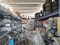 24#6268 Ricambi per auto e scaffalature