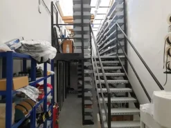 24#6268 Ricambi per auto e scaffalature
