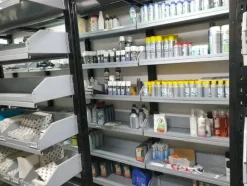 24#6268 Ricambi per auto e scaffalature