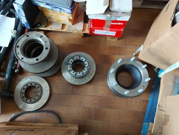 1#77080 Ricambi per autovetture e attrezzature ufficio