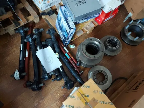 1#77080 Ricambi per autovetture e attrezzature ufficio