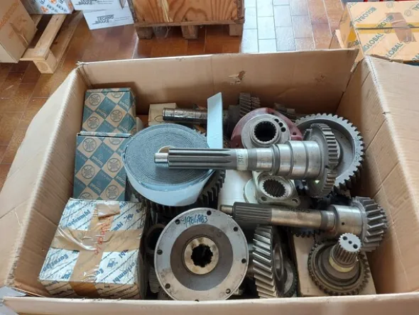 1#77080 Ricambi per autovetture e attrezzature ufficio