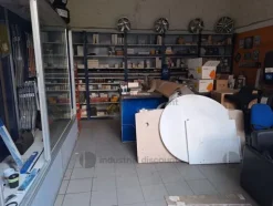 5#9895 Ricambi, scaffalature e attrezzature varie