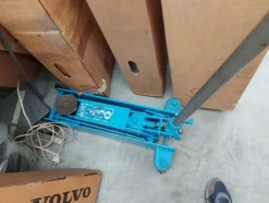1#8013 Ricambi Volvo e attrezzature da officina