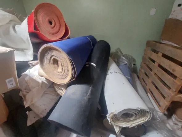 2#8463 Rimanenze di magazzino di tessuti, pellami e altri articoli per calzature