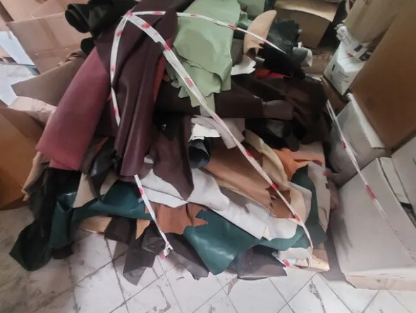 2#8463 Rimanenze di magazzino di tessuti, pellami e altri articoli per calzature