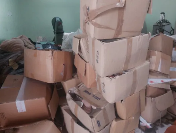 2#8463 Rimanenze di magazzino di tessuti, pellami e altri articoli per calzature