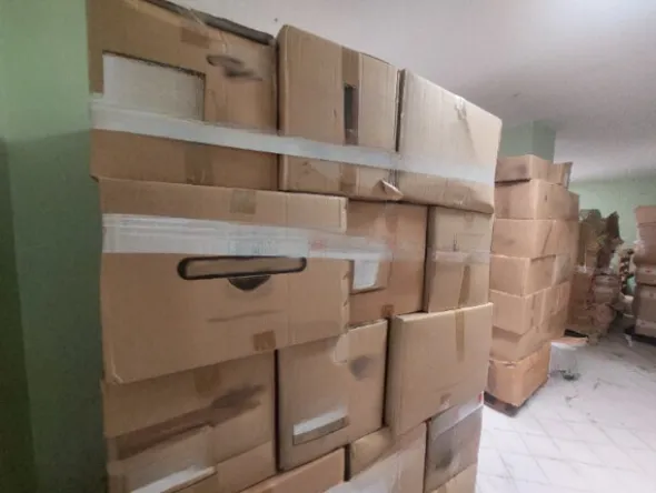 2#8463 Rimanenze di magazzino di tessuti, pellami e altri articoli per calzature