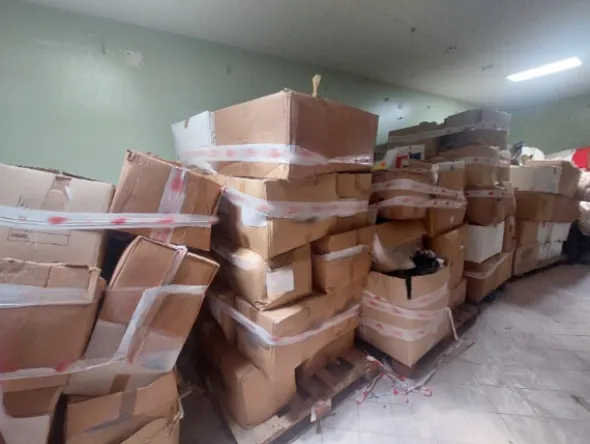 2#8463 Rimanenze di magazzino di tessuti, pellami e altri articoli per calzature