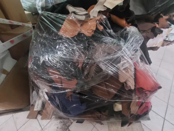 2#8463 Rimanenze di magazzino di tessuti, pellami e altri articoli per calzature