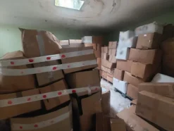 2#8463 Rimanenze di magazzino di tessuti, pellami e altri articoli per calzature