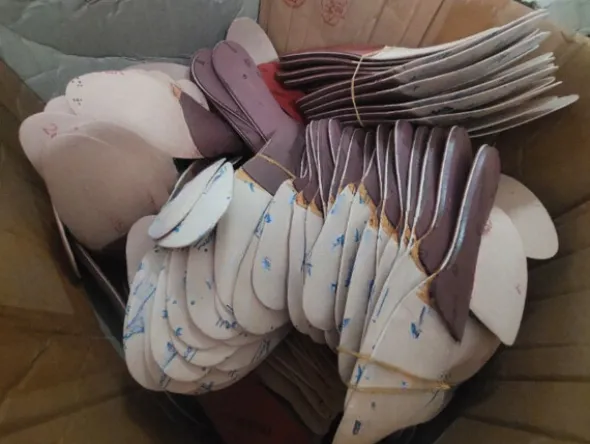 2#8463 Rimanenze di magazzino di tessuti, pellami e altri articoli per calzature