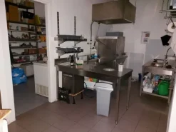 #12866 Ristorante con cantina