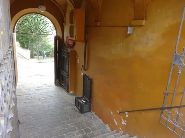 #7578 Ristorante con posto auto coperto