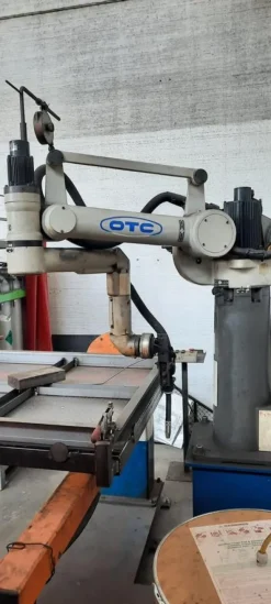 Robot di saldatura verticale OTC DAIHEN