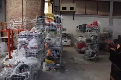 1#7624 Roltoli di tessuto e scaffali