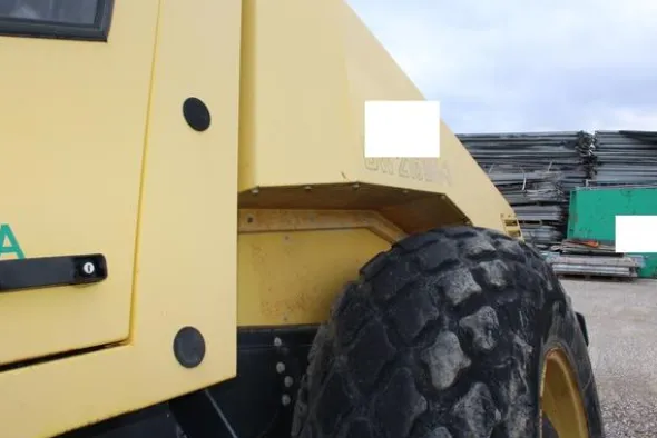 37#3918 Rullo Bomag