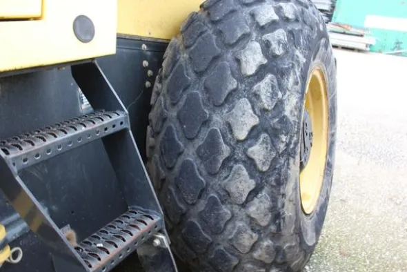 37#3918 Rullo Bomag