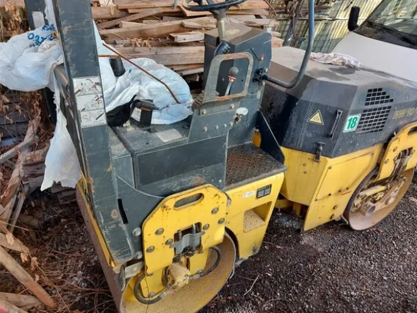14#6932 Rullo compattatore Bomag