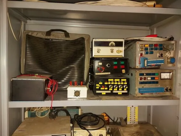 1#5598 Saldatrici al plasma e oscilloscopio