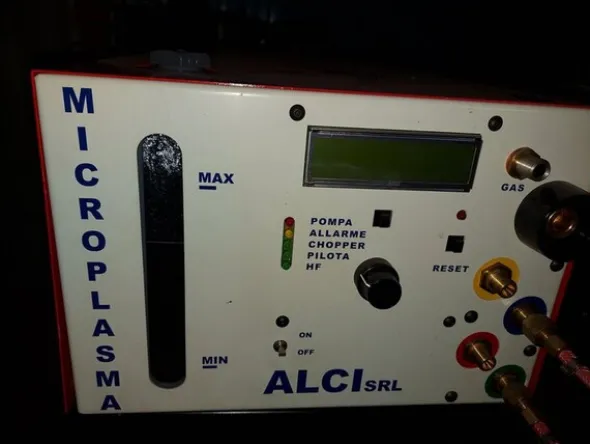 1#5598 Saldatrici al plasma e oscilloscopio