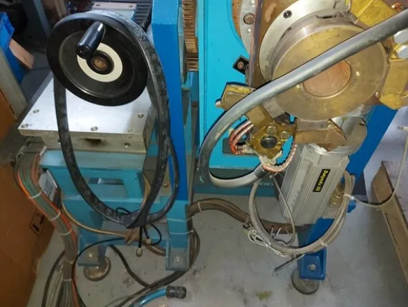 1#5598 Saldatrici al plasma e oscilloscopio