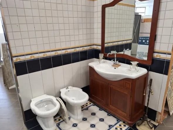 2#8439 Sanitari e accessori bagno