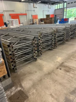 Scaffalatura di vario genere