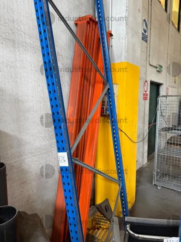 1#10076 Scaffalatura e arredi da ufficio