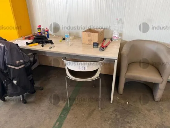 1#10076 Scaffalatura e arredi da ufficio