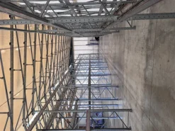 Scaffalatura e attrezzatura