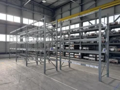 Scaffalatura e attrezzatura
