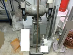 4#7277 Scaffalatura in ferro con attrezzatura
