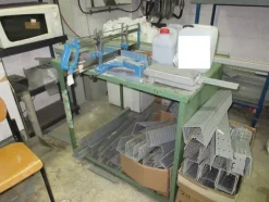 4#7277 Scaffalatura in ferro con attrezzatura
