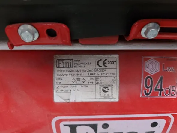 75#7915 Scaffalature e macchine da cucire