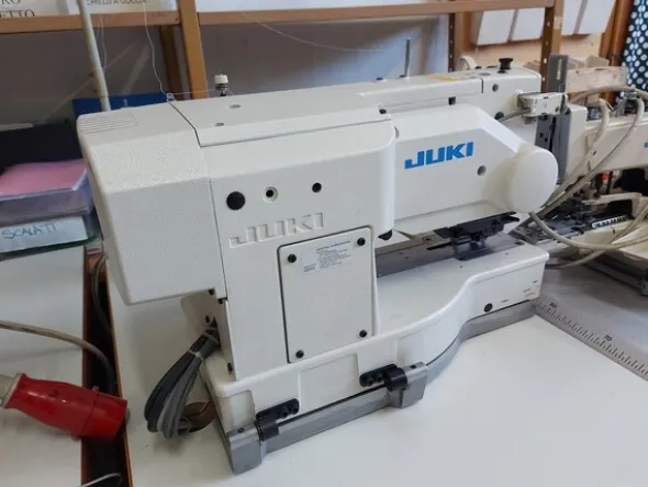 75#7915 Scaffalature e macchine da cucire