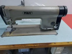 75#7915 Scaffalature e macchine da cucire