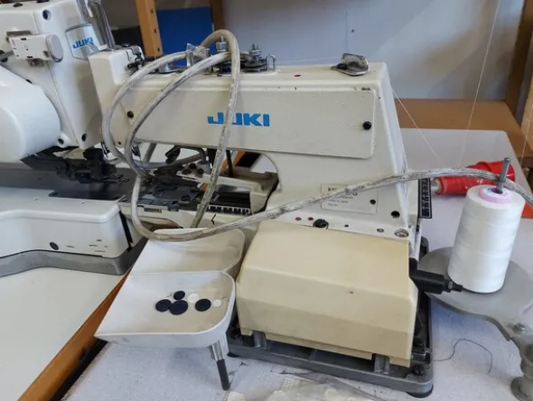 75#7915 Scaffalature e macchine da cucire