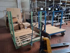 40#9770 Scaffalature, tavoli, carrelli