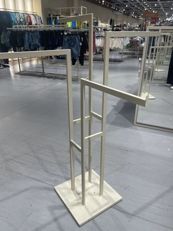 Scaffalature usate per negozio